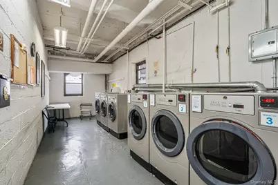 2 Townhouse Place #2L, Great Neck, NY 11021 - Photo 12