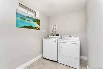 8 Wakeman Court, Hampton Bays, NY 11946 - Photo 20