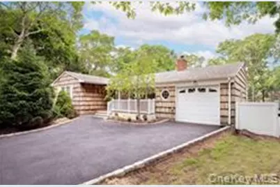 8 Wakeman Court, Hampton Bays, NY 11946 - Photo 12