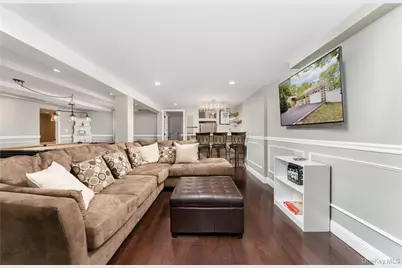 8 Wakeman Court, Hampton Bays, NY 11946 - Photo 2