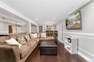 8 Wakeman Ct, Hampton Bays, NY 11946 - Photo 2