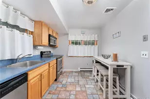 8 Wakeman Ct, Hampton Bays, NY 11946 - Photo 8