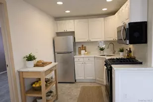 1711 William St, Merrick, NY 11566 - Photo 2