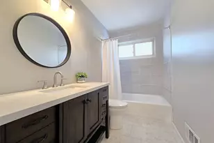 19 University Dr, Ronkonkoma, NY 11779 - Photo 8