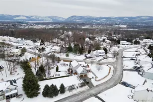 1016 Forest Glen, New Windsor, NY 12553 - Photo 4