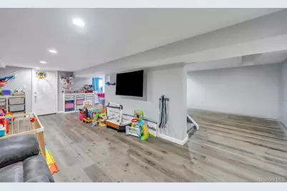 24 New Lane, Selden, NY 11784 - Photo 16