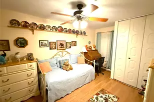 418 Weymouth Ct, Ridge, NY 11961 - Photo 4