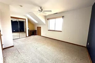 211 Falcon Ct, Poughkeepsie, NY 12603 - Photo 10