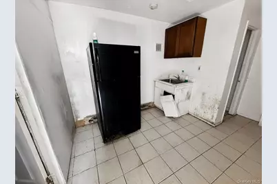 108 Suffolk Avenue, Brentwood, NY 11717 - Photo 12