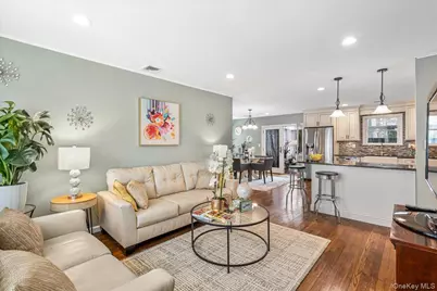 18 Robert Drive, Huntington, NY 11743 - Photo 2