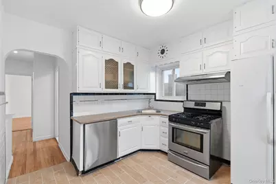 2322 Pearsall Avenue, Bronx, NY 10469 - Photo 14