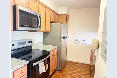 306 Sutton Drive, Mount Kisco, NY 10549 - Photo 10