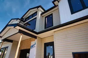 53 Blackbird Ln, Levittown, NY 11756 - Photo 2