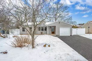 33 Loughlin Dr, Shirley, NY 11967 - Photo 4