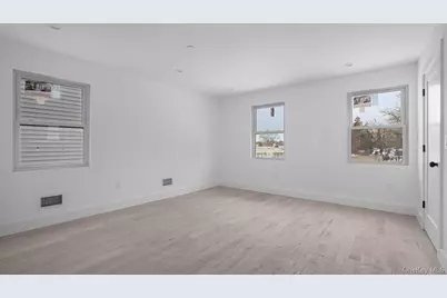 338 E 234th Street, Bronx, NY 10470 - Photo 12