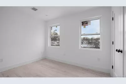 338 E 234th Street, Bronx, NY 10470 - Photo 20