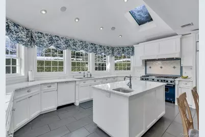 265 Northwoods Road, Manhasset, NY 11030 - Photo 12