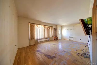 984 Shelburne Drive, Franklin Square, NY 11010 - Photo 4