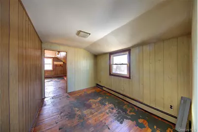 984 Shelburne Drive, Franklin Square, NY 11010 - Photo 18