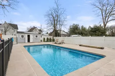 47 Smith Avenue, Islip, NY 11751 - Photo 16