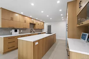 16 Pony Cir, Roslyn Heights, NY 11577 - Photo 8