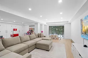 16 Pony Cir, Roslyn Heights, NY 11577 - Photo 20