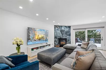 16 Pony Circle, Roslyn Heights, NY 11577 - Photo 4