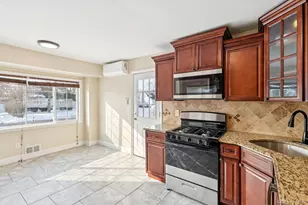 53 Hickory St, Central Islip, NY 11722 - Photo 10