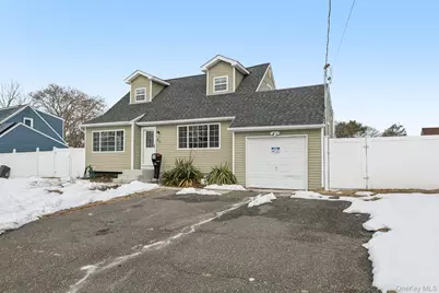 53 Hickory Street, Central Islip, NY 11722 - Photo 2