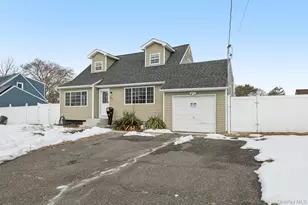 53 Hickory St, Central Islip, NY 11722 - Photo 2