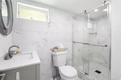 11 Huckleberry Lane E, Hampton Bays, NY 11946 - Photo 6