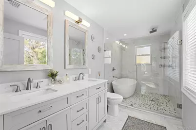 11 Huckleberry Lane E, Hampton Bays, NY 11946 - Photo 4