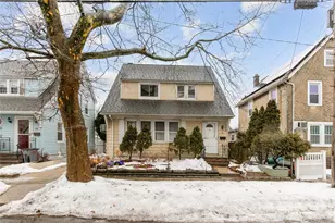 52 Park Ave, Williston Park, NY 11596 - Photo 2