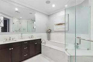 1000 Royal Ct, North Hills, NY 11040 - Photo 8