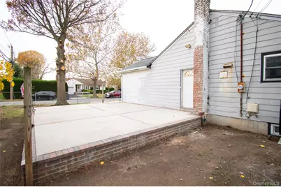 650 Bryant Street, East Meadow, NY 11554 - Photo 36