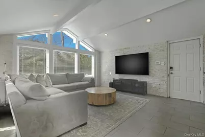 5 Glenwood Lane, East Hills, NY 11577 - Photo 12