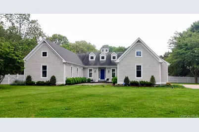 70 S Country Road, Bellport, NY 11713 - Photo 2