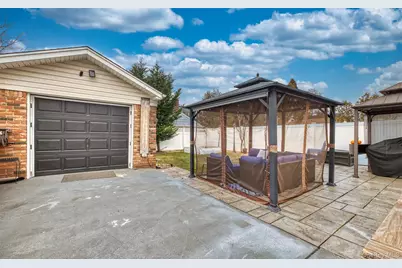 383 White Road, Mineola, NY 11501 - Photo 18