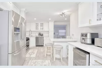 383 White Road, Mineola, NY 11501 - Photo 4
