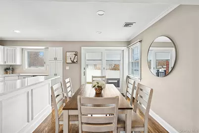 23 Cynthia Lane, East Islip, NY 11730 - Photo 4