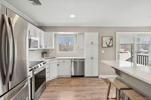 23 Cynthia Ln, East Islip, NY 11730 - Photo 6