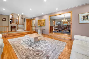 22 Ravine Rd, Great Neck, NY 11023 - Photo 2