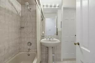 6 Beverly Pkwy, Freeport, NY 11520 - Photo 16