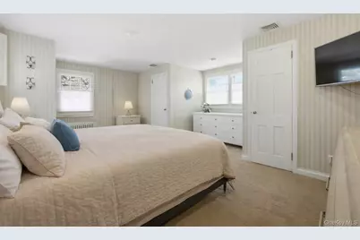 6 Beverly Parkway, Freeport, NY 11520 - Photo 20