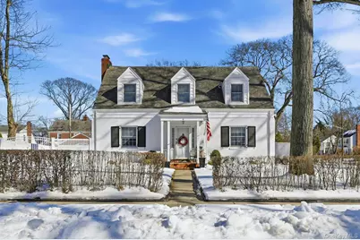 6 Beverly Parkway, Freeport, NY 11520 - Photo 2