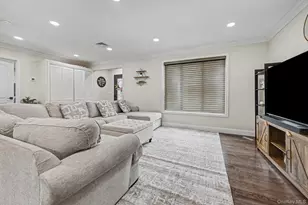 99 Kuhl Ave, Hicksville, NY 11801 - Photo 8