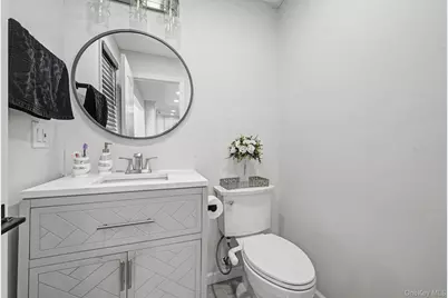 99 Kuhl Avenue, Hicksville, NY 11801 - Photo 14