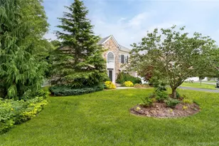 48 Avolet Ct, Mount Sinai, NY 11766 - Photo 4