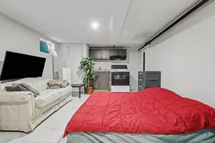 83-11 Little Neck Pkwy, Glen Oaks, NY 11004 - Photo 16