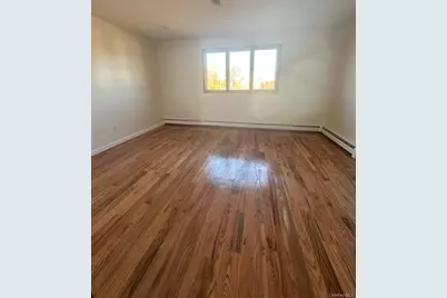 81 10th Avenue, West Babylon, NY 11704 - Photo 8